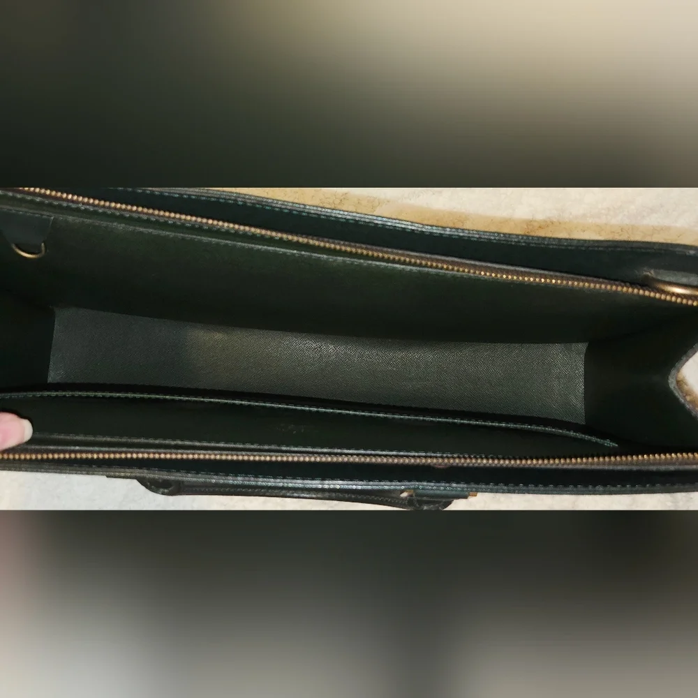 Louis Vuitton Porte Documents Lozan in Dark Green Taiga Leather VI0996
